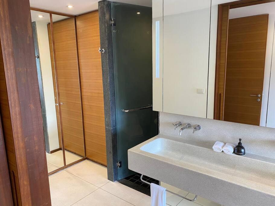 Beachfront 2 Bedroom Luxury Condo Chava Surin Eksteriør billede